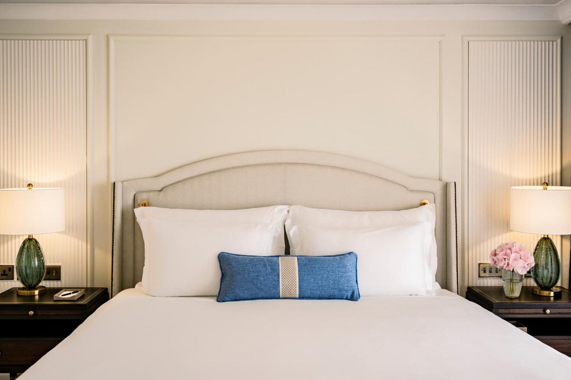克林希亚酒店 阿塔德 外观 照片 A bedroom at The Carlyle